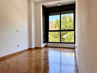 Piso en alquiler en Apóstol Santiago en Madrid