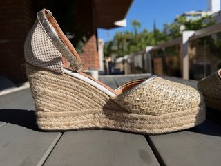 Alpargatas cuña CAFèNOIR beige/dorado