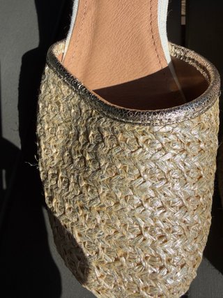 Alpargatas cuña CAFèNOIR beige/dorado