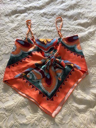 Conjunto pantalón fluido y top estampado
