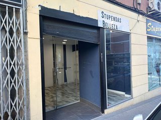 Local comercial en alquiler en Valdezarza en Madrid