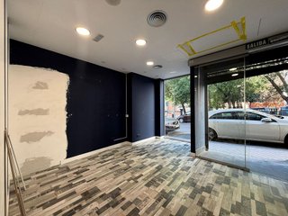 Local comercial en alquiler en Valdezarza en Madrid