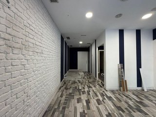 Local comercial en alquiler en Valdezarza en Madrid