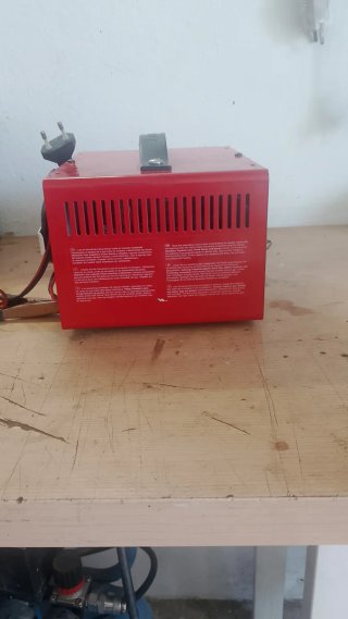 Cargador de Baterías Ferve F-886