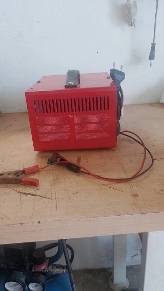 Cargador de Baterías Ferve F-886