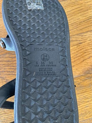 Sandalias negras con tachuelas plateadas