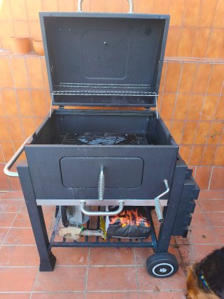 Barbacoa Negra con Ruedas