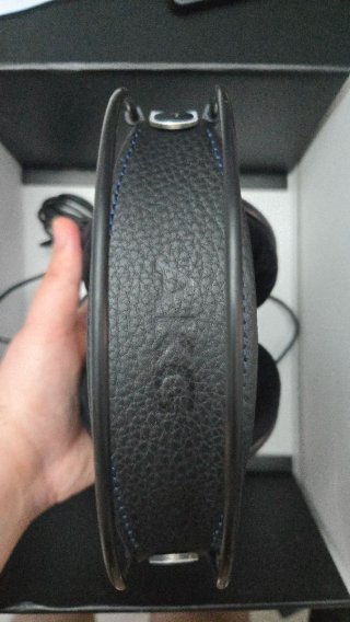 AKG K702