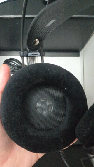 AKG K702