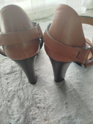 Sandalias de piel tacón