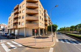 Local comercial en venta en Pabellón - Estación - El Corte Inglés en Ejido (El)