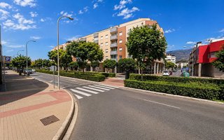 Local comercial en venta en Pabellón - Estación - El Corte Inglés en Ejido (El)