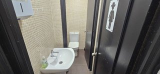 Local comercial en venta en Ambroz en Madrid