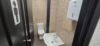 Local comercial en venta en Ambroz en Madrid