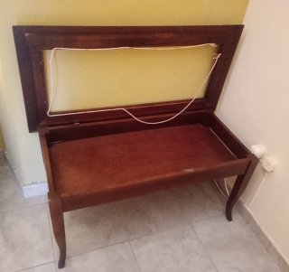Tavolino bacheca in legno