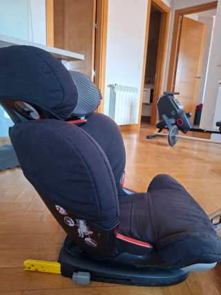 Silla coche Grupo 2-3. Bebé Confort.