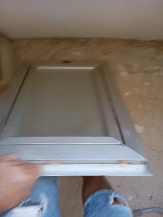 Ventana oscilobatiente aluminio baño