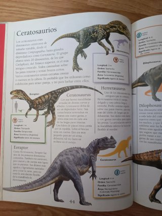 Libro "La enciclopedia de los dinosaurios".