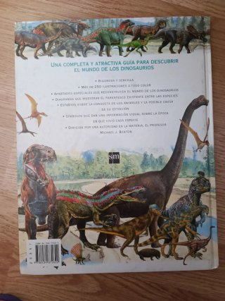 Libro "La enciclopedia de los dinosaurios".