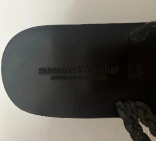 Sandalias griegas negras talla 39 como nuevas.