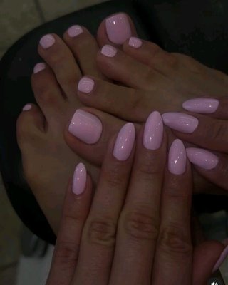 Se necesita modelo de manicura y pedicura