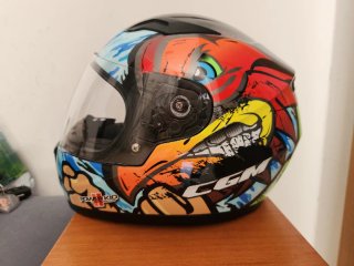 Casco integral para niño/a nuevo