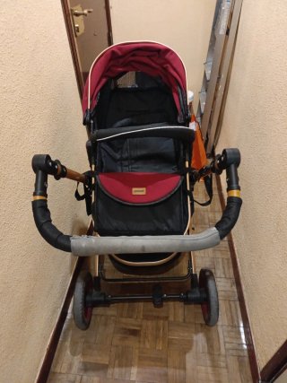 Cochecito de bebé rojo y negro