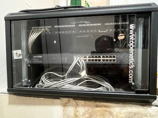 Armario Rack Openetics con Switch