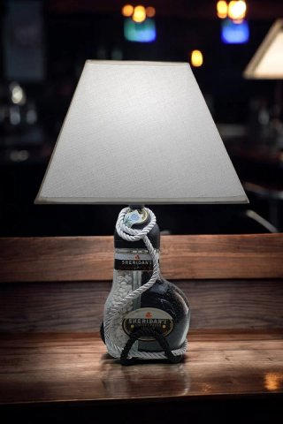 Lampada da tavolo base bottiglia Sheridan's