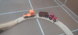 Circuito de tren de madera con coches