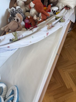 Cama infantil con barrera protectora Ikea