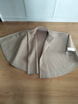 Capa corta antelina beige