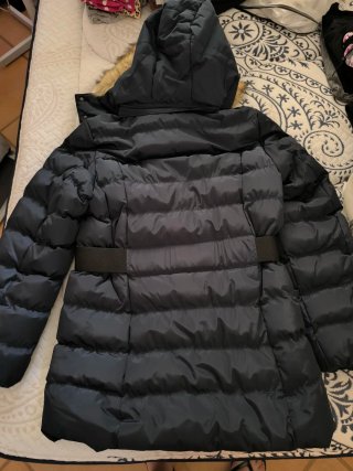 Chaqueta azul con capucha y pelo