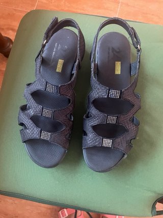 Sandalias 24 horas negras con detalles plateados
