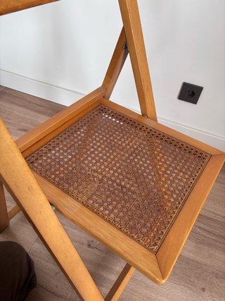 Silla plegable de madera y ratán