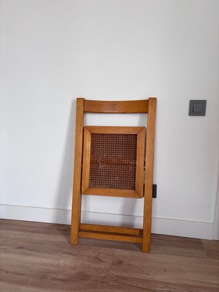 Silla plegable de madera y ratán