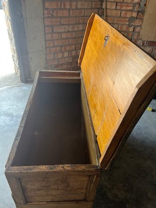Baúl antiguo de madera y metal!