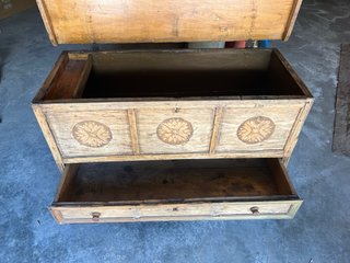 Baúl antiguo de madera y metal!