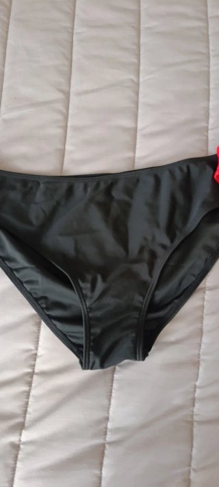 bikinis sin estrenar roja y negra