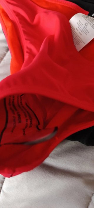 bikinis sin estrenar roja y negra