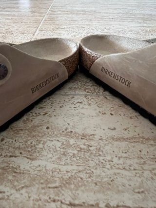 Zuecos nuevos Birkenstock beige Talla 44