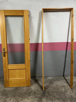 Puerta madera maciza con marco