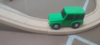 Circuito de tren de madera con coches