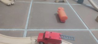 Circuito de tren de madera con coches