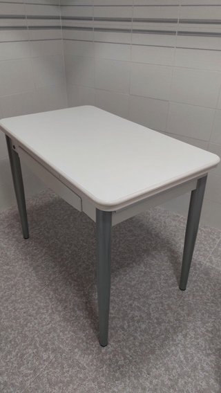 MESA Y 3 SILLAS DE COCINA BLANCAS