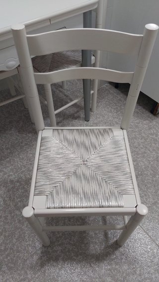 MESA Y 3 SILLAS DE COCINA BLANCAS