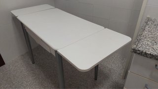 MESA Y 3 SILLAS DE COCINA BLANCAS