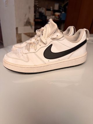 Zapatillas Nike Blancas y Negras