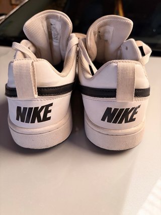 Zapatillas Nike Blancas y Negras