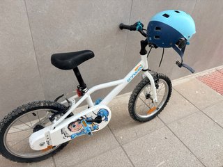 Bicicleta infantil blanca y azul